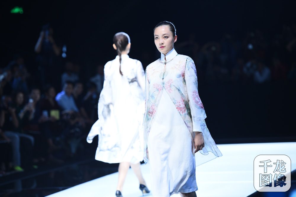 2016北京时装周上，京工集团旗下“伊里兰”品牌以“蕙 兰”为主题向业界及市场发布“四季”女装产品。