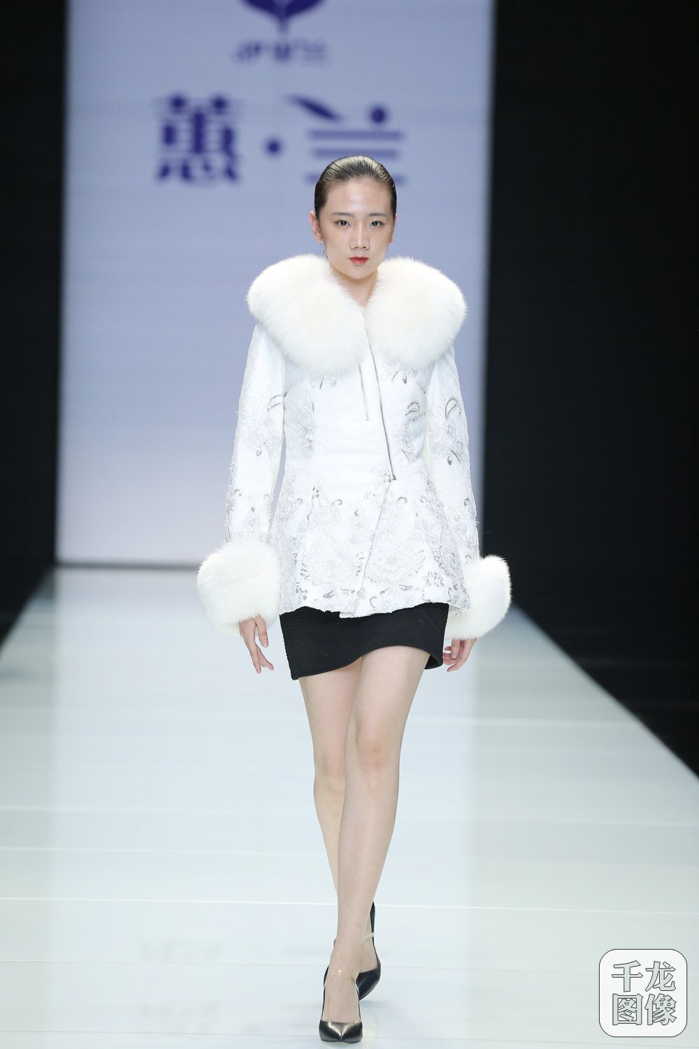 2016北京时装周上，京工集团旗下“伊里兰”品牌以“蕙 兰”为主题向业界及市场发布“四季”女装产品。