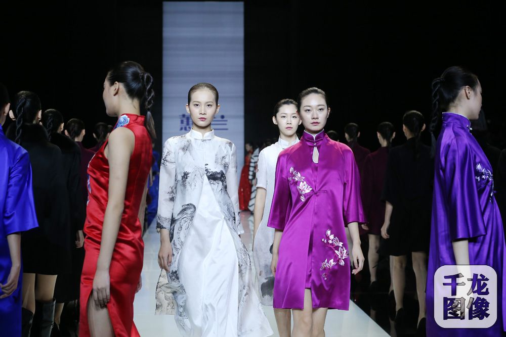 2016北京时装周上，京工集团旗下“伊里兰”品牌以“蕙 兰”为主题向业界及市场发布“四季”女装产品。