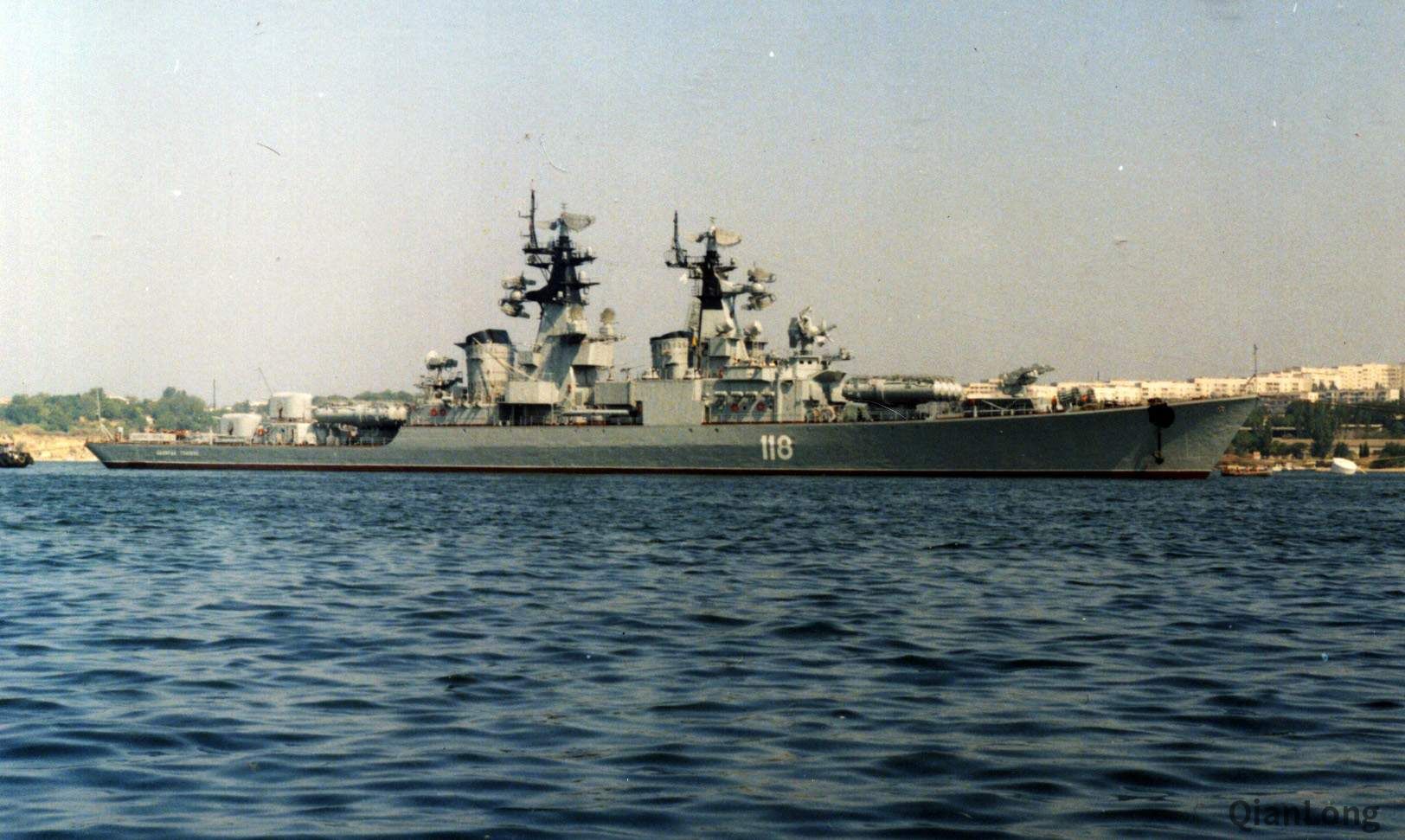 驶入地中海的苏联海军“肯达”级巡洋舰甲板上导弹一大堆(3)-千龙网·中国