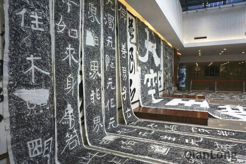 中国汉字（摩崖）艺术一带一路巡展在贵阳孔学堂开展。千龙网记者张静摄_副本