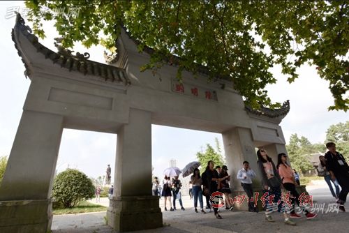 国学热在贵州 全国网媒记者造访“王学圣地”修文