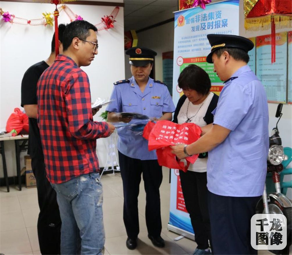 崇东社区现场宣传
