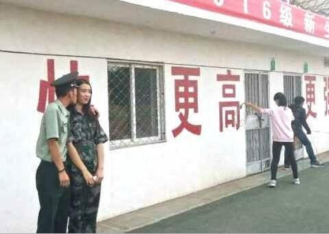 高校教官表白女生