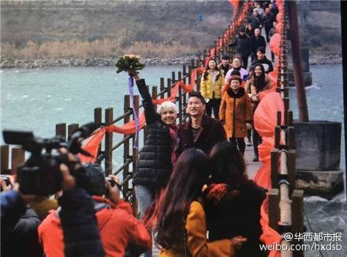 大学生表白失败当同学面跳楼 盘点震撼的表白现场
