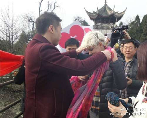 大学生表白失败当同学面跳楼 盘点震撼的表白现场
