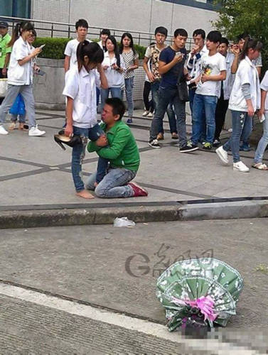 大学生表白失败当同学面跳楼 盘点震撼的表白现场