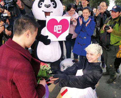 大学生表白失败当同学面跳楼 盘点震撼的表白现场
