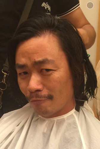 王宝强理发走出阴霾