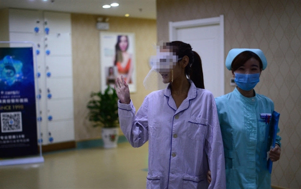 从A到D！95后女主播直播丰胸全过程