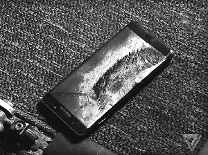 三星Note7客机上起火