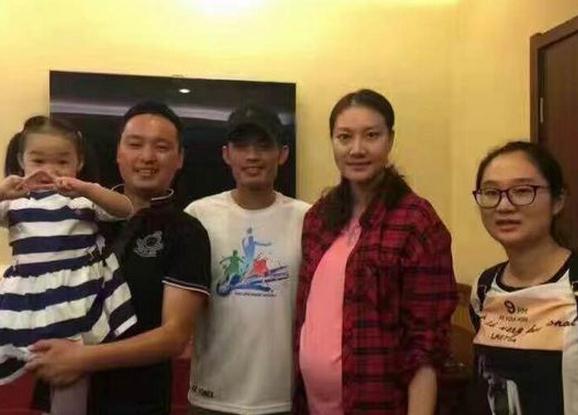 谢杏芳怀孕照曝光 穿休闲服装孕肚又圆又大网友猜测双胞胎？