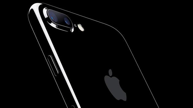 现在供应链消息，苹果iPhone 7系列手机产能正在爬坡，供货紧张的问题已经得到缓解。不仅首发国家和地区发货时间缩短，新上市的一批国家和地区也没有太严重的供应紧张问题。目前只有亮黑色iPhone 7需要等待一个月左右，其他的版本基本上都能在两周内发货。