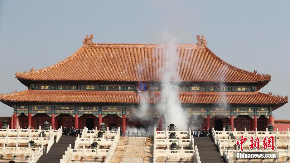 北京故宫开展大规模消防实战演练 消防机器人参演