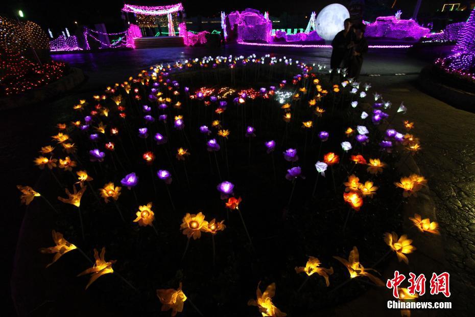 天津现梦幻灯光秀 3000万盏LED灯营造童话世界