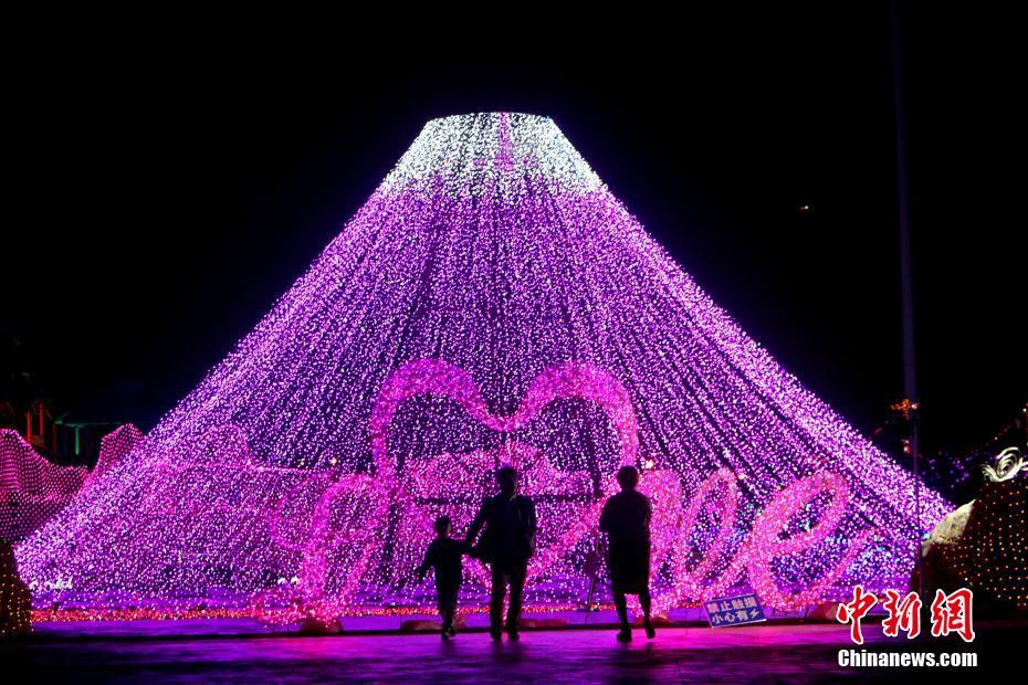 天津现梦幻灯光秀 3000万盏LED灯营造童话世界