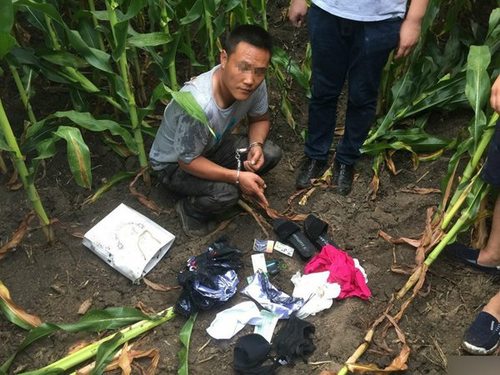 男子抢劫强奸女子逃跑时掉粪坑 为跑赢警察练跑步