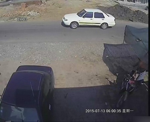 男子抢劫强奸女子逃跑时掉粪坑 为跑赢警察练跑步