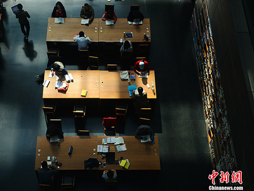 国家图书馆中的读者。<a target='_blank' href='http://www.chinanews.com/' >中新网</a>记者 富宇 摄