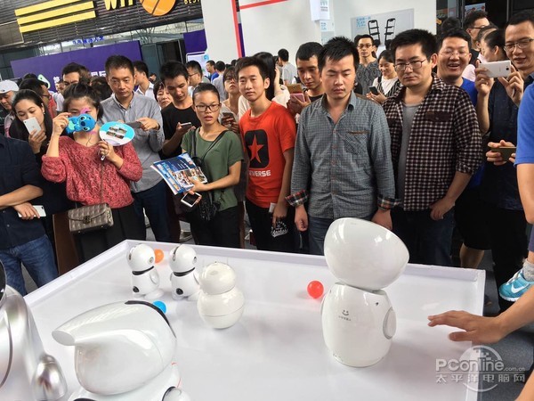 全国双创周大咖云集 小忆机器人等你来围观