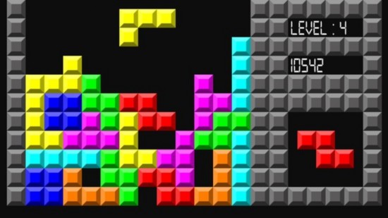 俄罗斯方块：（Tetris）是一款由俄罗斯人阿列克谢·帕基特诺夫于1984年6月发明的休闲游戏。经过多轮诉讼后，该游戏的代理权最终被任天堂获得。