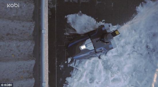全球首个全自动园丁机器人！割草扫叶除雪样样行