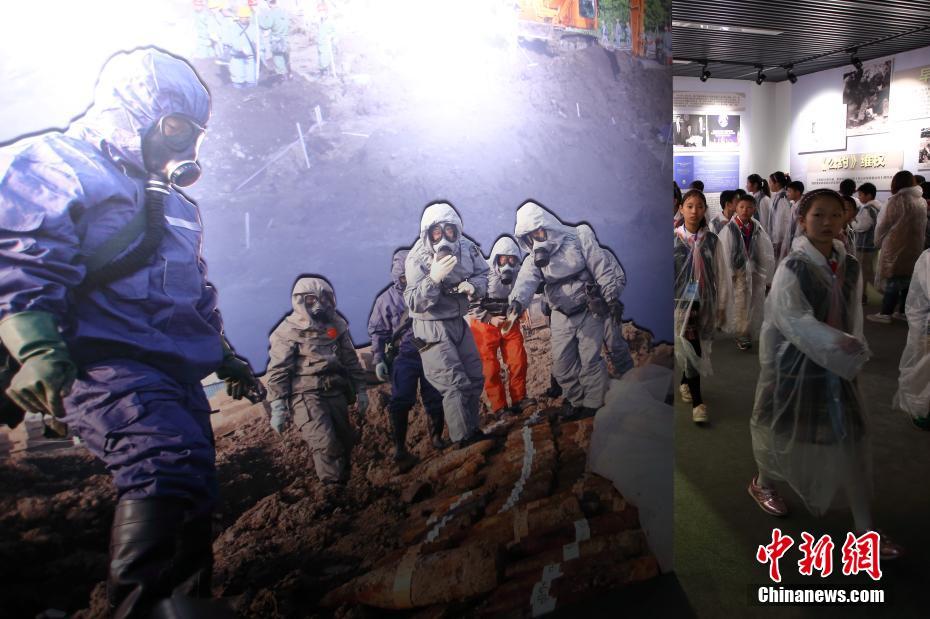 70多件日本遗弃在华化学武器证物南京展陈