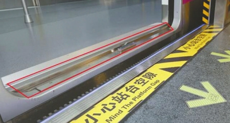 一颗珍珠逼停成都地铁 车门被卡后续列车全线晚点
