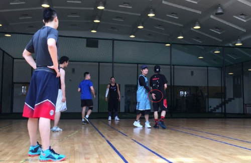 陈赫与邓超打篮球