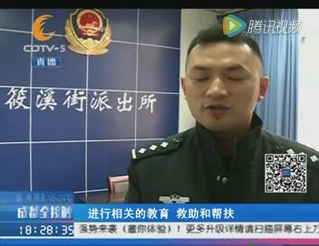 找<a href='http://search.xinmin.cn/?q=警车' target='_blank' class='keywordsSearch'>警车</a>“<a href='http://search.xinmin.cn/?q=碰瓷' target='_blank' class='keywordsSearch'>碰瓷</a>”<a href='http://search.xinmin.cn/?q=老汉' target='_blank' class='keywordsSearch'>老汉</a>真是醉了