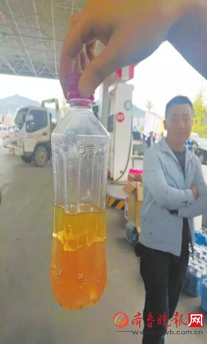 四川一加油站的汽油里掺水 致30辆汽车熄火 工商等部门介入调查