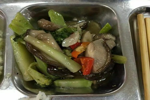 高校师傅研制“蓝瘦香菇饭”