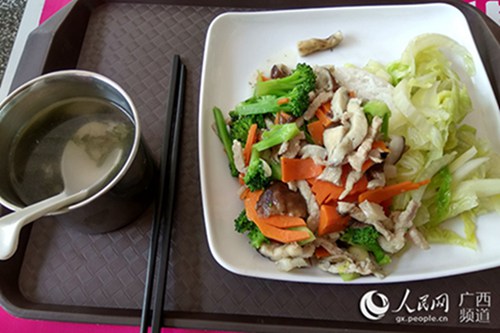 高校师傅研制“蓝瘦香菇饭”