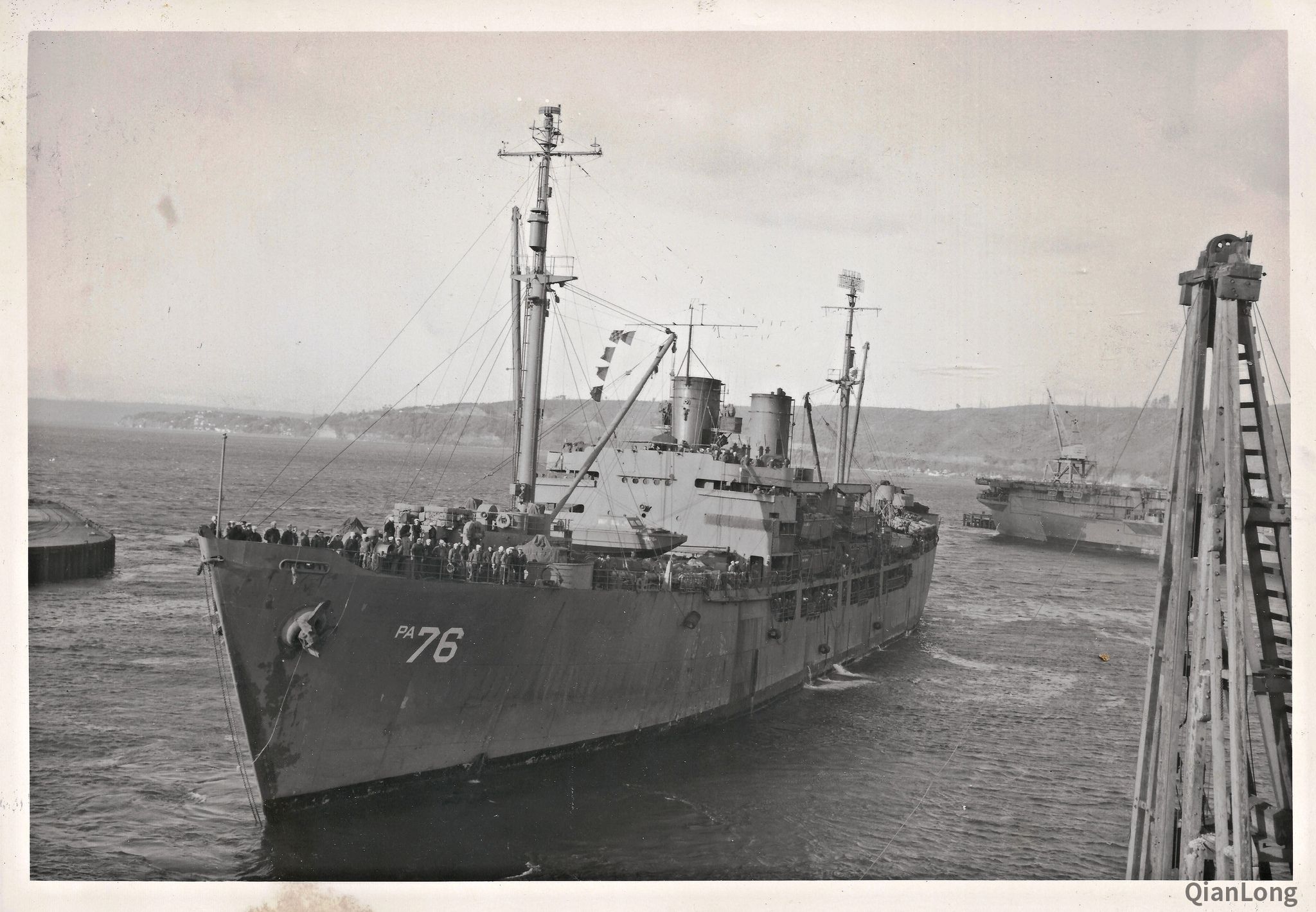 回到美国的美军士兵 运输船上机枪林立-千龙网