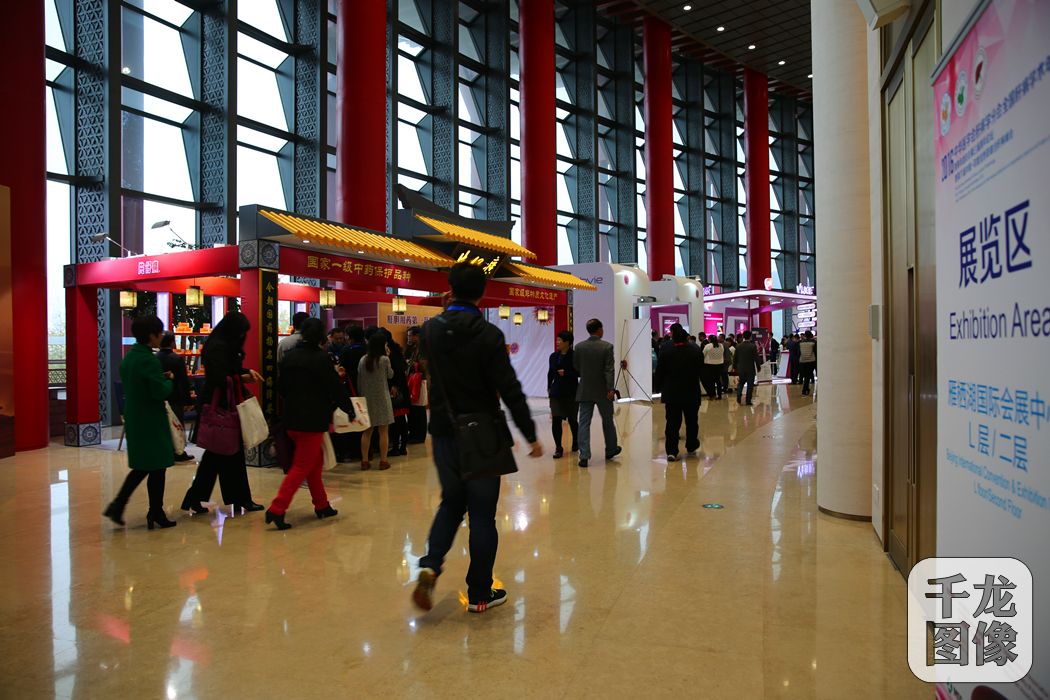 10月20-21日，北京雁栖湖国际会展中心迎来了2016中华医学会肝病学分会全国肝病学学术年会的隆重举办，2000名来自全国各地的专家学者、相关组织代表、医药企业代表进行了广泛而深入的学术交流。
