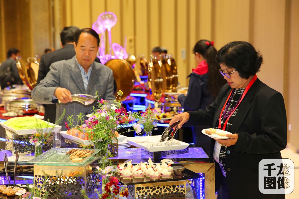10月20-21日，北京雁栖湖国际会展中心迎来了2016中华医学会肝病学分会全国肝病学学术年会的隆重举办，2000名来自全国各地的专家学者、相关组织代表、医药企业代表进行了广泛而深入的学术交流。12