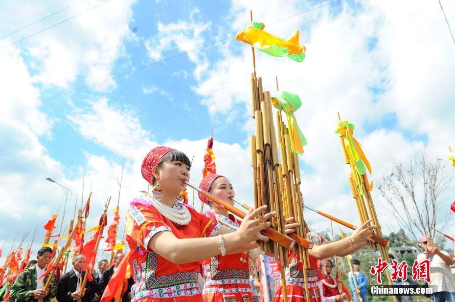 贵州黄平苗族盛装喜庆传统芦笙会