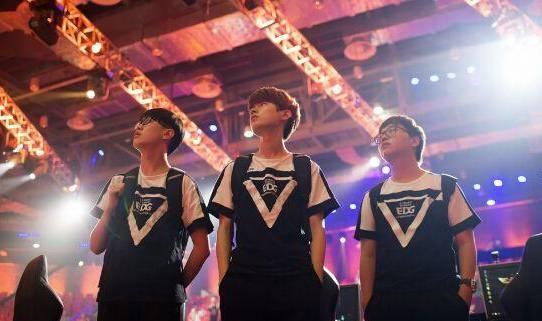 中国人能统治DOTA2，为何在LOL上却难以取得突破呢？