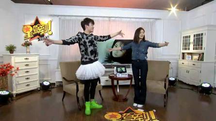 刘芸做客手机百度《星驾到》 自告奋勇挑战白