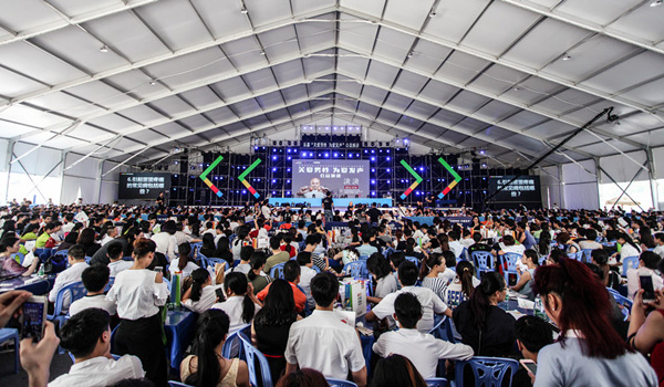 乐嘉为爱发声笑谈难言之隐 人数爆满-千龙网