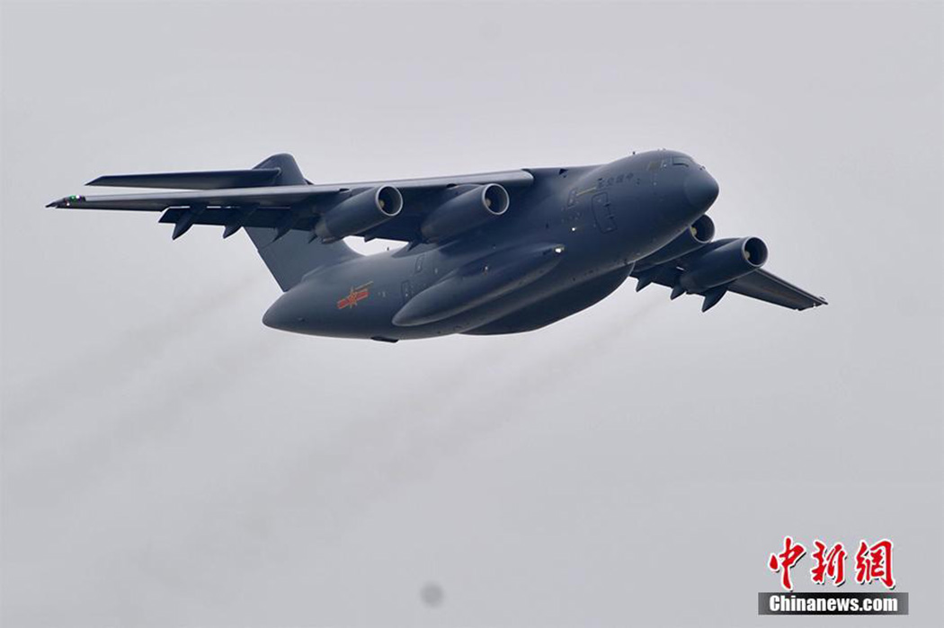 第十一届珠海航展开幕:八一飞行表演队献技 