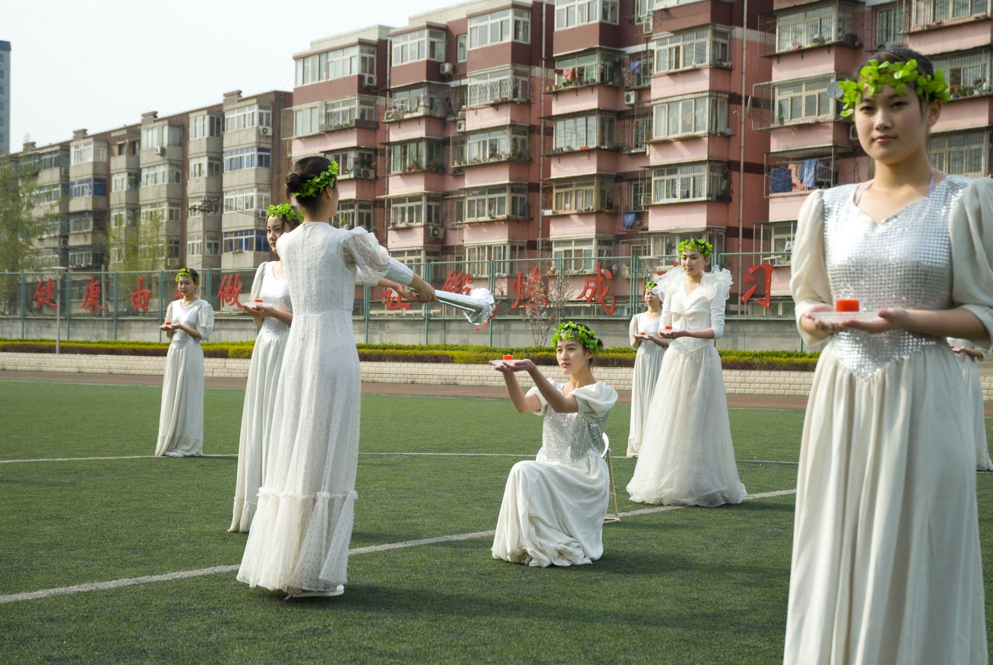 2008年3月，石景山区“阳光体育与奥运圣火同行活动”在苹中举行，苹中学生模拟奥运圣火点燃仪式。