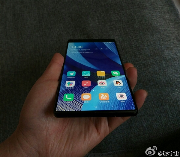 小米MIX现屏幕反转新玩法： 没有“下巴”美呆了