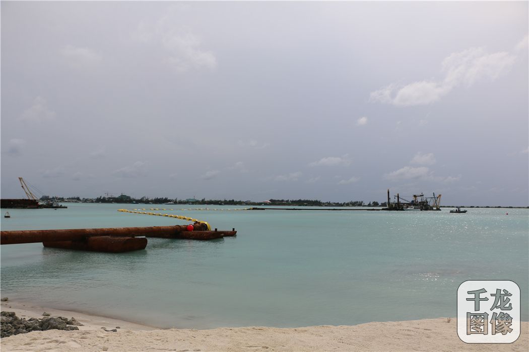 马尔代夫机场绞吸式挖泥船及浮筒管道