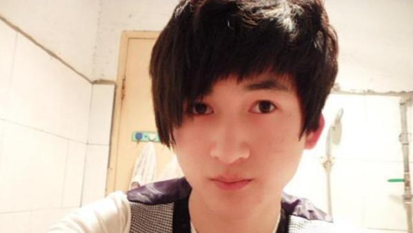 小智终于要露脸了么？他承诺直播弹吉他唱歌！