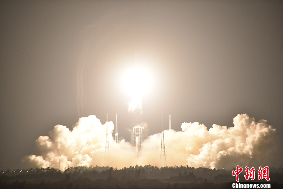 长征五号火箭在海南文昌航天发射场首飞成功！