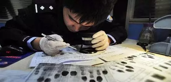 ▲笔迹鉴定属于文件检验学（图片来自网络）