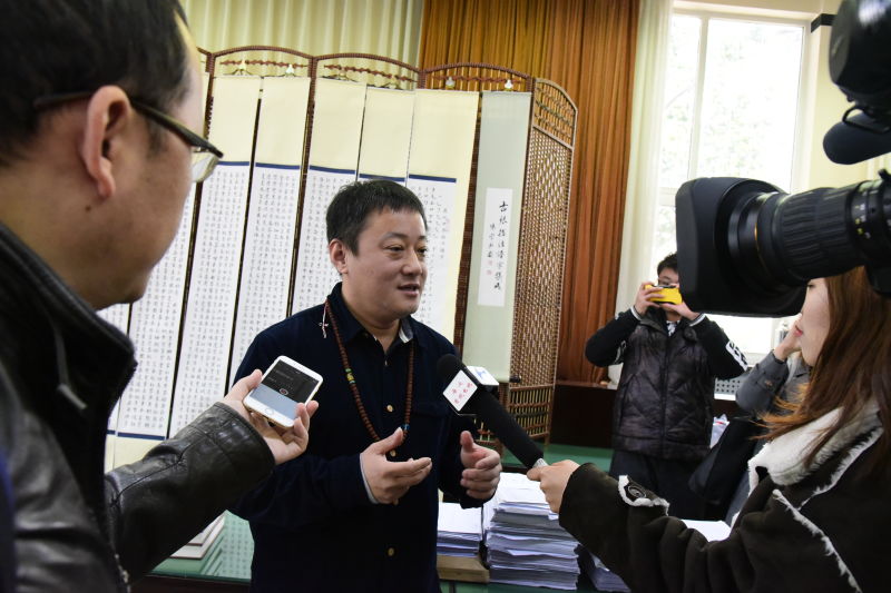 《古琴指法谱字集成》主编、古琴演奏家张子盛在接受媒体采访，介绍该书的编纂过程和意义。