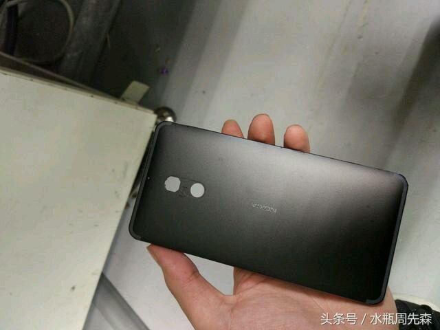 诺基亚神秘新机谍照泄露 天线酷似iPhone 7