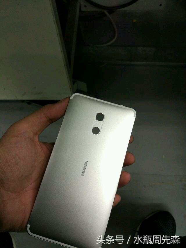 诺基亚神秘新机谍照泄露 天线酷似iPhone 7